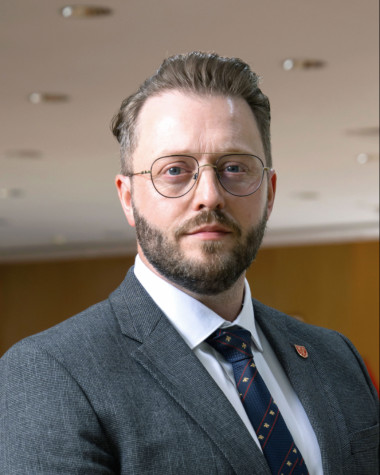 Adam Price — The International School of Macao: 澳門國際學校